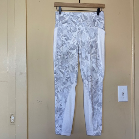 Lululemon Breezy Dot Crop Jasmine White Multi / White side pockets - Picture 3 of 14